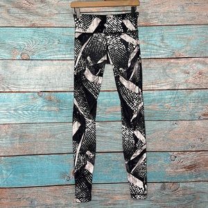 Lululemon Black White Leggings Pants Size 4